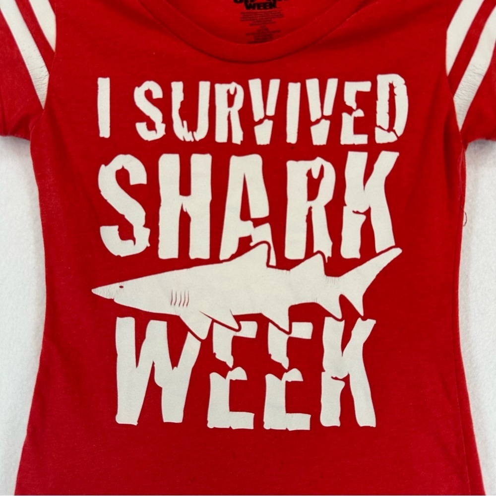 I Survived Shark Week V Neck T Shirt Girls‎ M Red - Picture 3 of 10